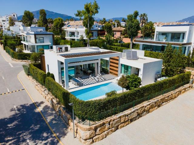 Villa / Chalet de 315 m2 en venta en Robledal, Estepona, Provincia de Málaga, Andalucía