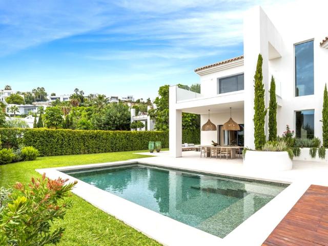 Villa / Chalet de 334 m2 en venta en Marbella, España