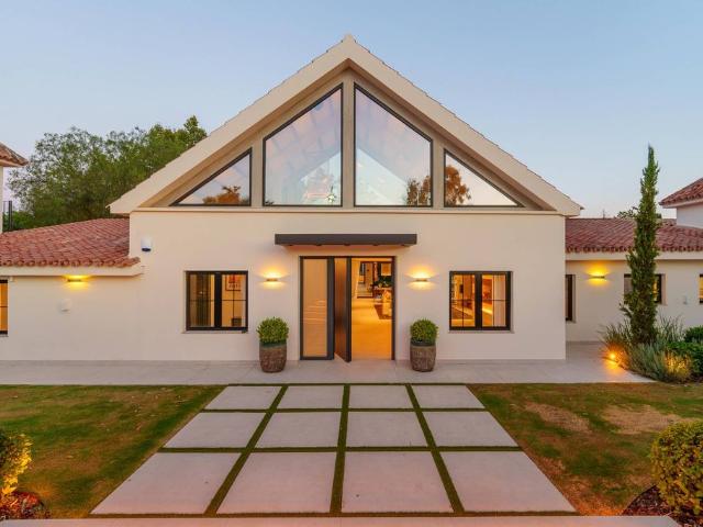 Villa / Chalet de 336 m2 en venta en Marbella, España