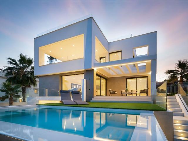 Villa / Chalet de 330 m2 en venta en New Golden Mile, Estepona, Andalucía