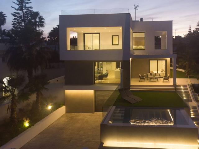 Villa / Chalet de 330 m2 en venta en Estepona, Andalucía