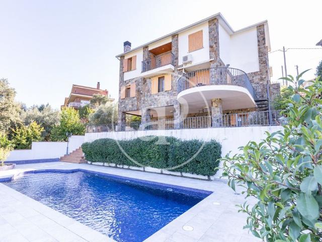 Villa / Chalet de 345 m2 en venta en Castellar del Vallès, España