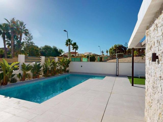 Villa / Chalet de 346 m2 en venta en Playas de Orihuela, España