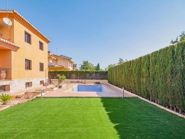 Villa / Chalet de 350 m2 en venta en Dílar, España