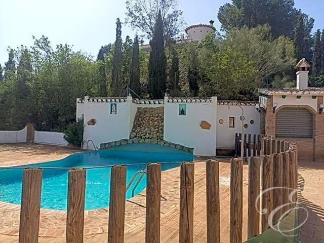 Villa / Chalet de 350 m2 en venta en Viñuela, Andalucía