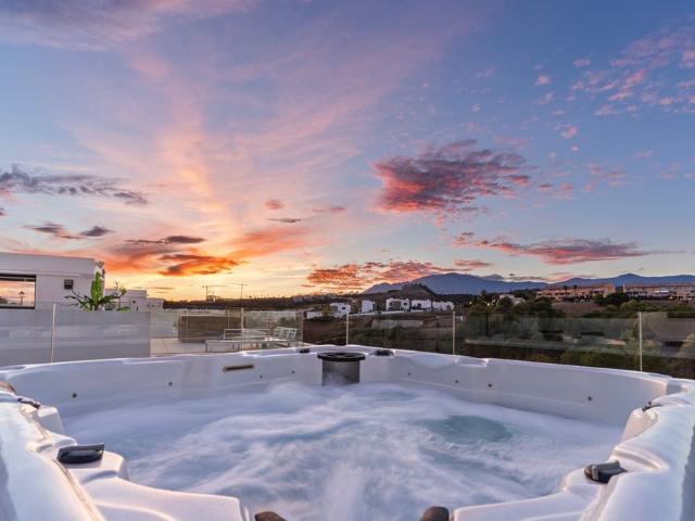 Villa / Chalet de 352 m2 en venta en Marbella, Andalucía