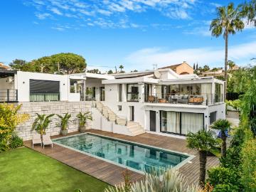 Villa / Chalet de 374 m2 en venta en Marbella, España