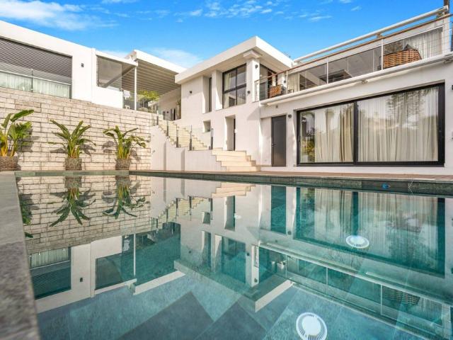 Villa / Chalet de 374 m2 en venta en Marbella, España