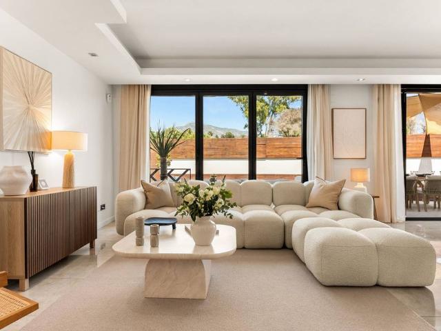 Villa / Chalet de 370 m2 en alquiler en Nueva Andalucia, Andalucía