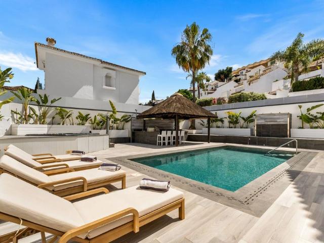 Villa / Chalet de 370 m2 en alquiler en Nueva Andalucia, Andalucía