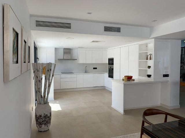 Villa / Chalet de 370 m2 en venta en San Pedro de Alcántara, España