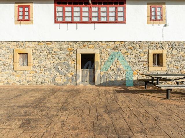 Villa / Chalet de 404 m2 en venta en Brañaverniz, España
