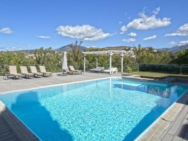 Villa / Chalet de 400 m2 en venta en Marbella, España
