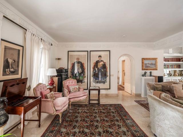 Villa / Chalet de 400 m2 en venta en Guadalmina, España