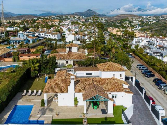 Villa / Chalet de 426 m2 en venta en Marbella, España