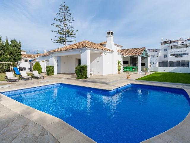 Villa / Chalet de 426 m2 en venta en Marbella, España
