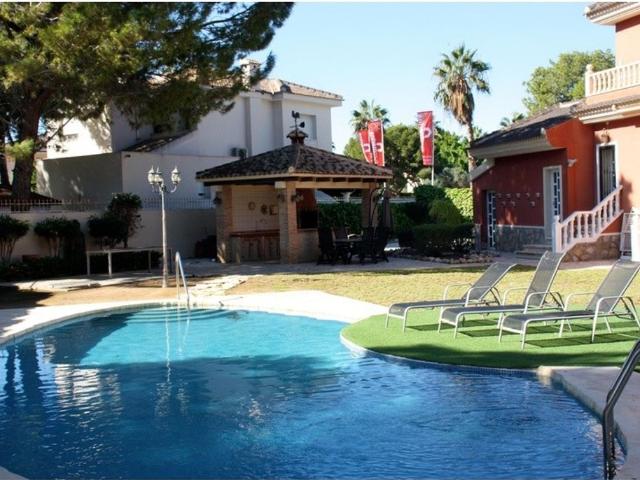 Villa / Chalet de 420 m2 en venta en Ciudad Quesada, Comunidad Valenciana