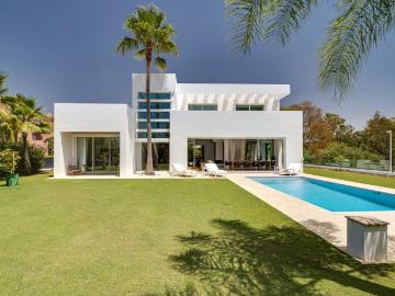 Villa / Chalet de 431 m2 en venta en Marbella, España