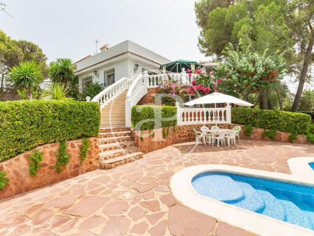 Villa / Chalet de 432 m2 en venta en Tuéjar, España
