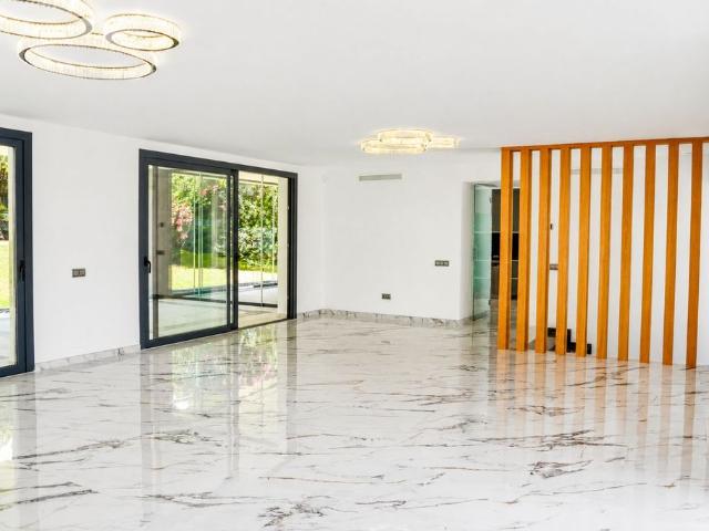 Villa / Chalet de 458 m2 en venta en Marbella, España