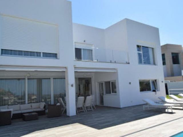 Villa / Chalet de 465 m2 en venta en Marbella, España