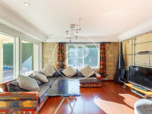 Villa / Chalet de 470 m2 en venta en Serra, España