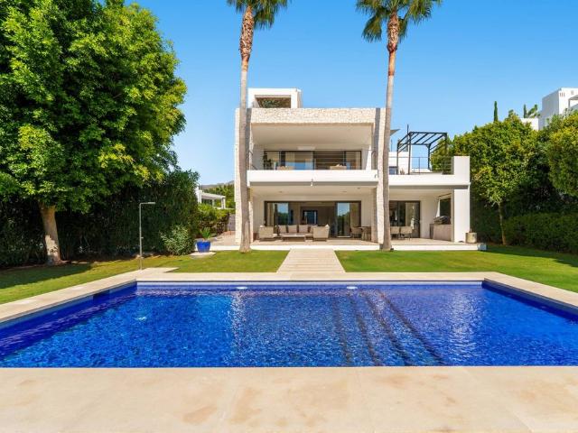 Villa / Chalet de 484 m2 en venta en Nueva Andalucia, Andalucía