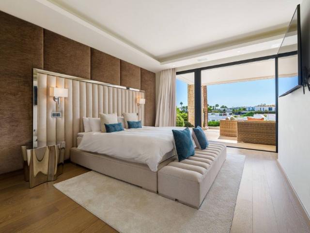 Villa / Chalet de 484 m2 en venta en Nueva Andalucia, Andalucía