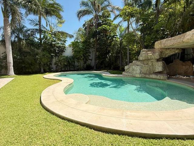 Villa / Chalet de 480 m2 en venta en Marbella, España