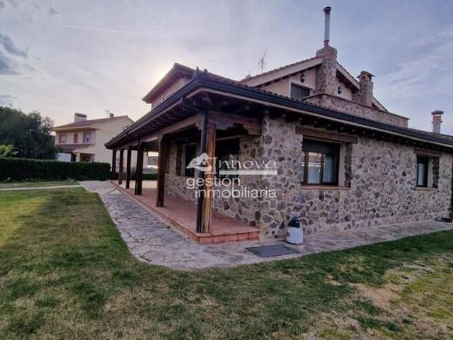 Villa / Chalet de 517 m2 en venta en La Lastrilla, Castilla y León