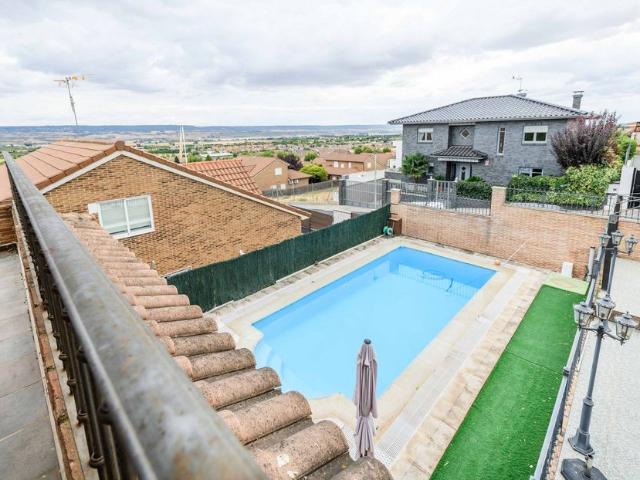Villa / Chalet de 525 m2 en venta en Cabanillas del Campo, España