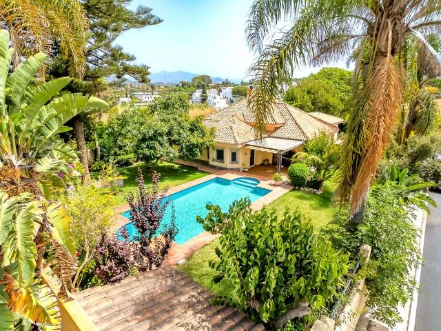 Villa / Chalet de 528 m2 en venta en Marbella, España