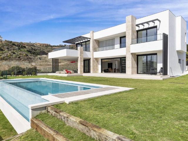 Villa / Chalet de 573 m2 en venta en Marbella, España