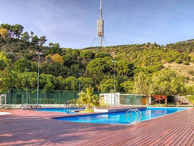 Villa / Chalet de 585 m2 en venta en Barcelona, España
