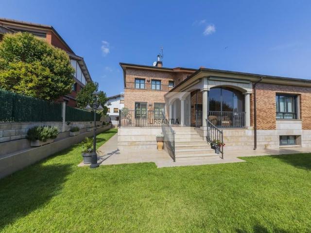 Villa / Chalet de 588 m2 en venta en Paternáin, España