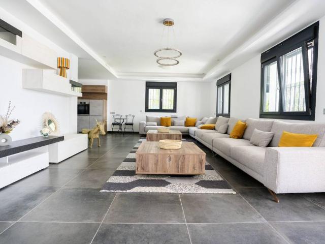 Villa / Chalet de 580 m2 en alquiler en Marbella, Andalucía