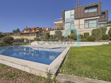 Villa / Chalet de 580 m2 en venta en Luanco, Asturias