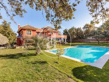 Villa en venta en Ciudalcampo - Jardín