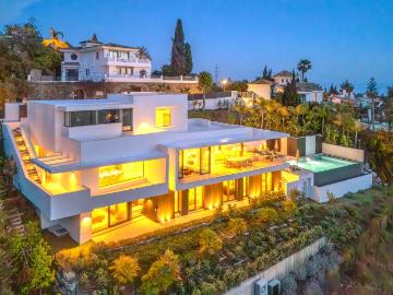 Villa / Chalet de 616 m2 en venta en Marbella, España
