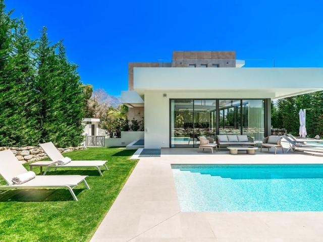 Villa / Chalet de 646 m2 en venta en Marbella, España