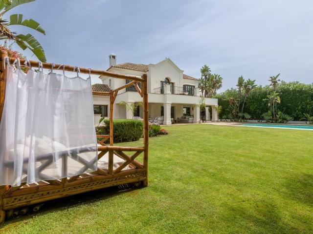 Villa / Chalet de 647 m2 en venta en Estepona, Andalucía