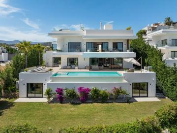 Villa / Chalet de 674 m2 en venta en Estepona, España