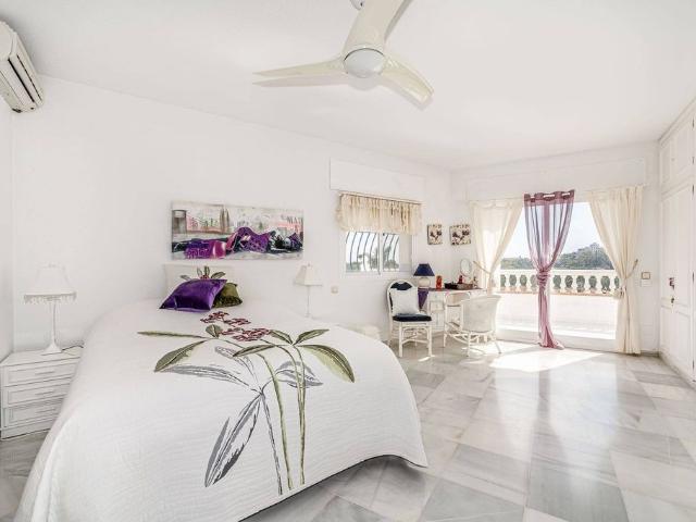 Villa / Chalet de 670 m2 en venta en Marbella, Andalucía