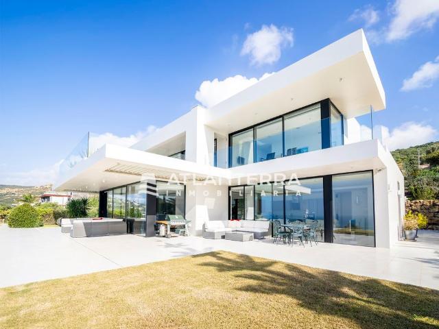 Villa / Chalet de 689 m2 en venta en Zahara de los Atunes, España