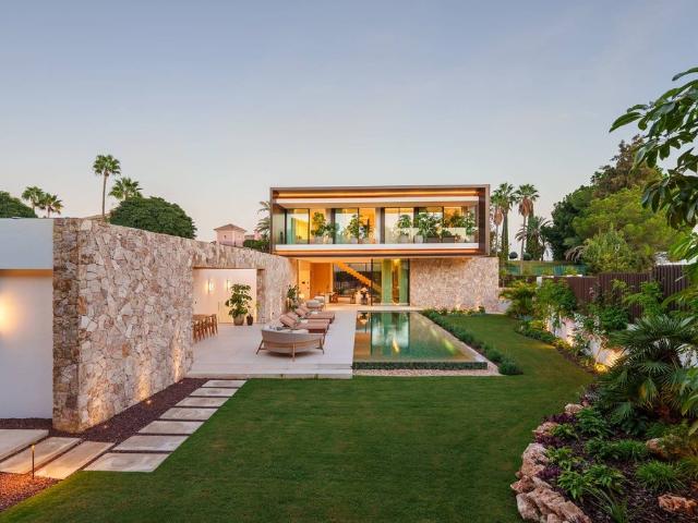 Villa / Chalet de 696 m2 en venta en Marbella, España