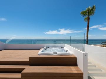 Villa / Chalet de 699 m2 en venta en Playa Saltillo, Estepona, Provincia de Málaga, Andalucía