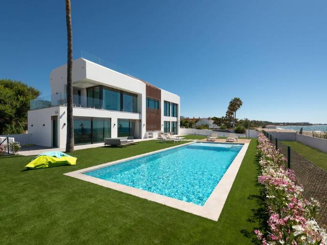 Villa / Chalet de 699 m2 en venta en Playa Saltillo, Estepona, Provincia de Málaga, Andalucía