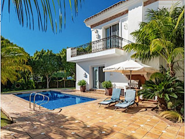 Villa / Chalet de 715 m2 en venta en Marbella, España