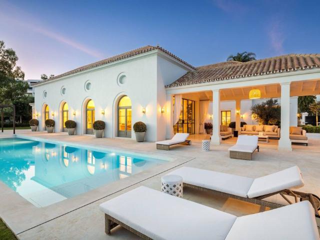 Villa / Chalet de 712 m2 en venta en Marbella, España