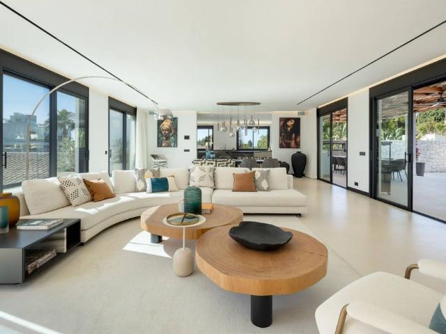 Villa / Chalet de 726 m2 en venta en Marbella, España